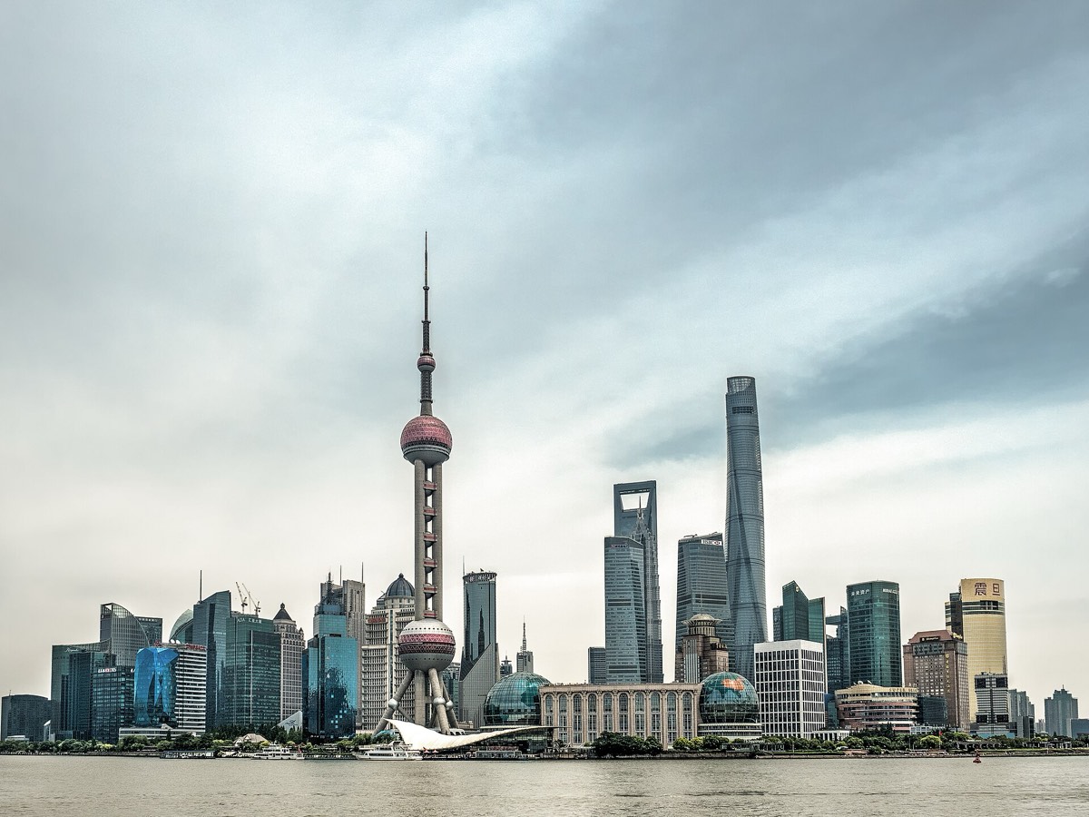 上海浦东陆家嘴天际线，赴中国牙科治疗可选城市之一