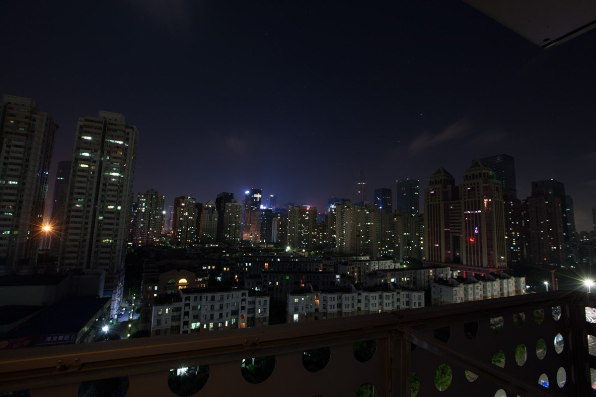 深圳城市夜景天际线，赴中国牙科治疗可选城市之一